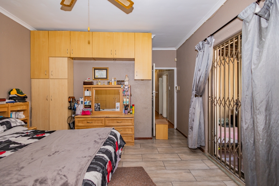 5 Bedroom Property for Sale in Peerless Park Western Cape